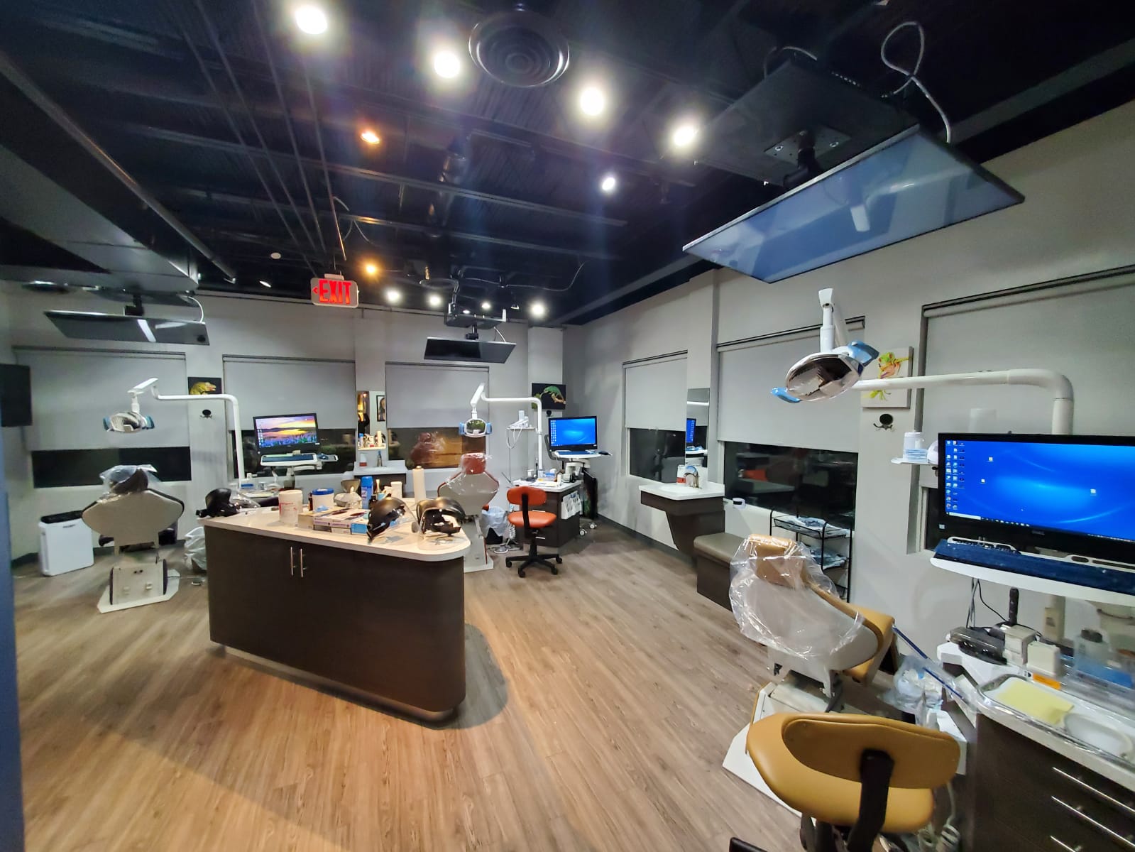 Spacious orthodontic treatment suite